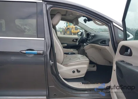 2017 Chrysler Pacifica Limited z USA, uszkodzony, nr VIN 2C4RC1GG0HR525939